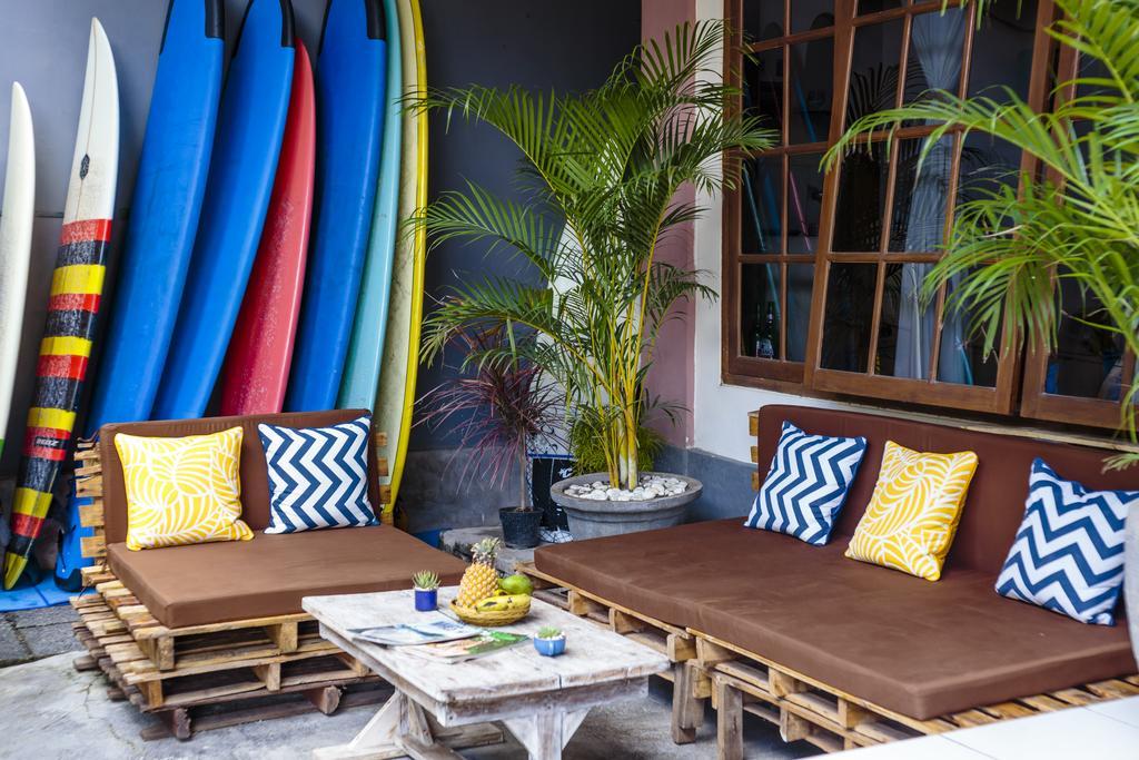 Surfers House 호텔 꾸따 외부 사진