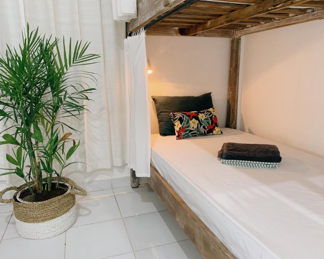 Surfers House 호텔 꾸따 외부 사진