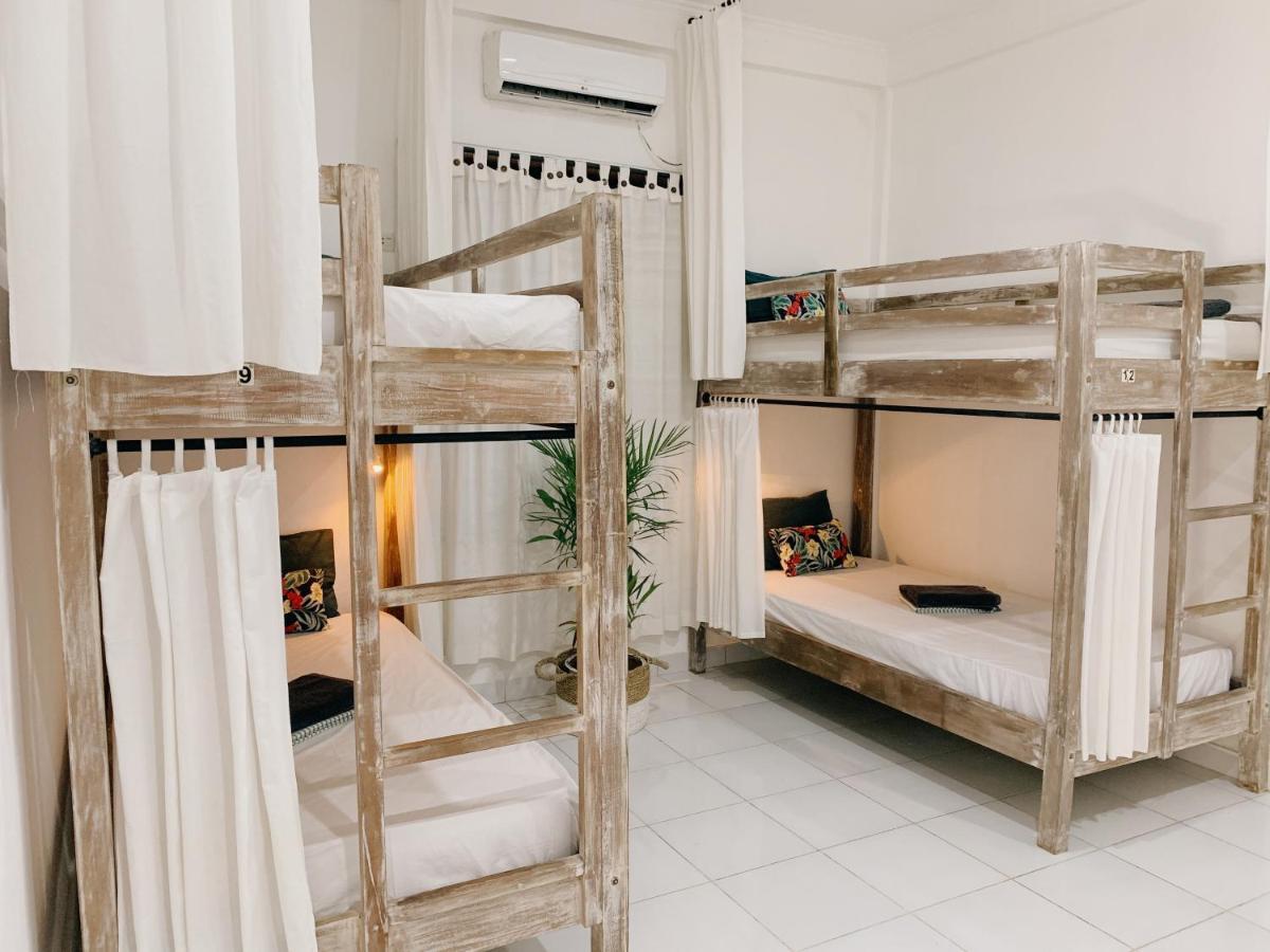 Surfers House 호텔 꾸따 외부 사진