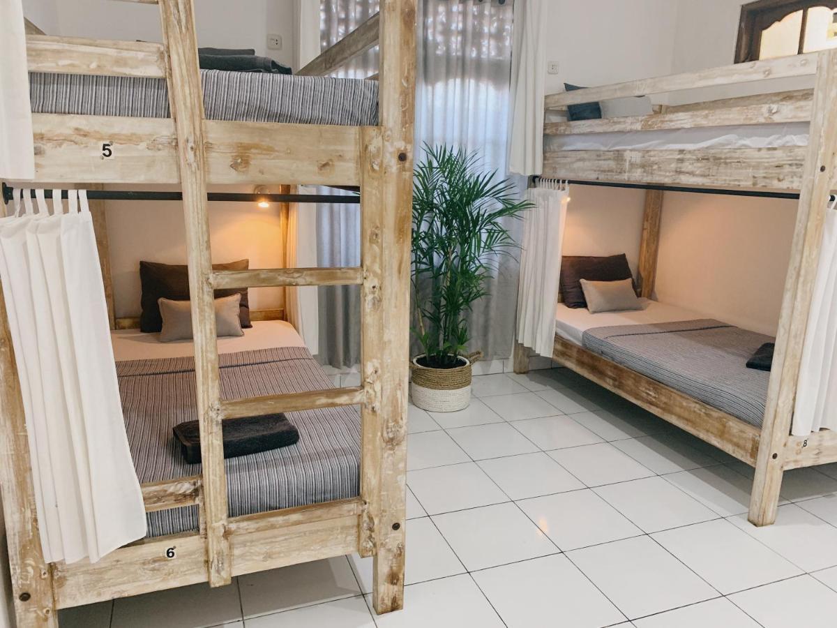 Surfers House 호텔 꾸따 외부 사진